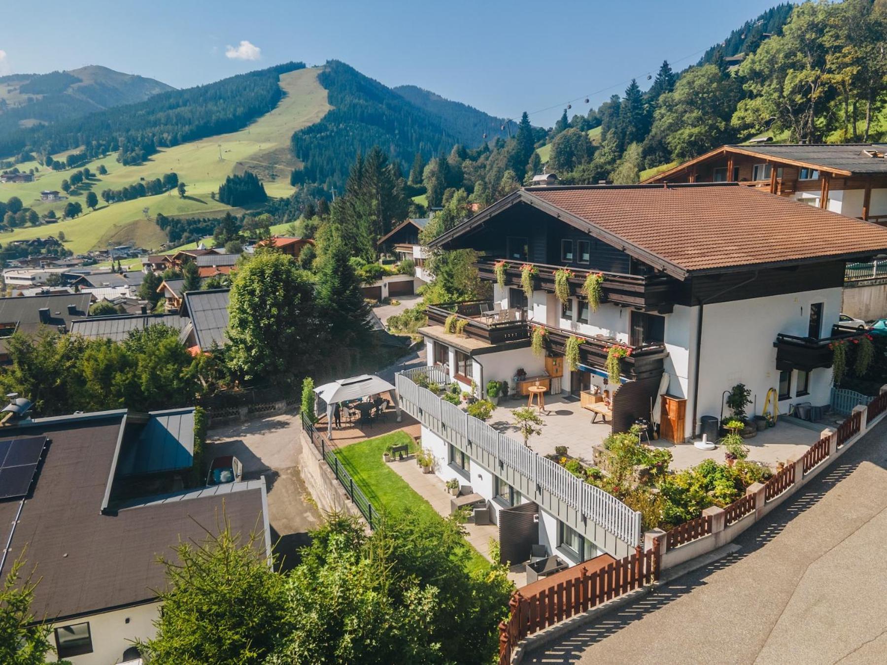 Pension Vier Jahreszeiten Saalbach-Hinterglemm Esterno foto
