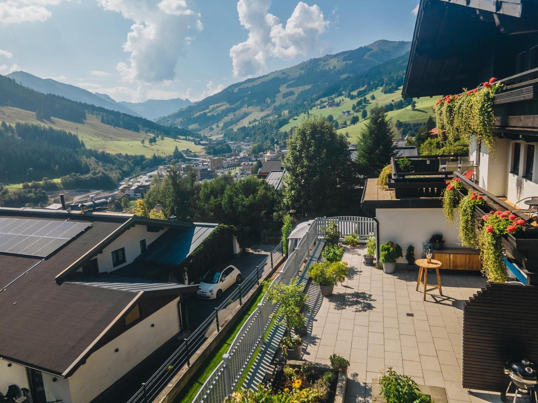 Pension Vier Jahreszeiten Saalbach-Hinterglemm Esterno foto