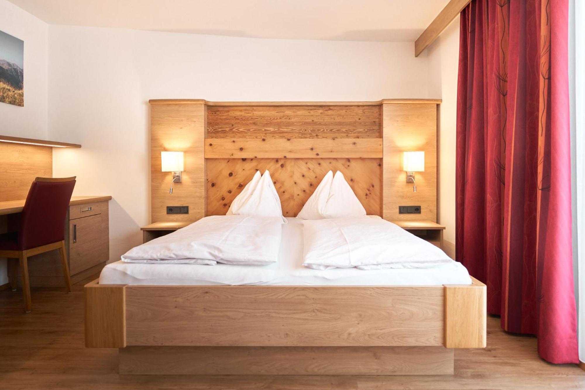 Pension Vier Jahreszeiten Saalbach-Hinterglemm Esterno foto